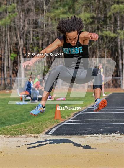 Thumbnail 1 in Apex Lions' Relays photogallery.