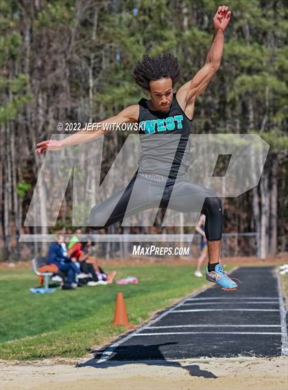 Thumbnail 3 in Apex Lions' Relays photogallery.