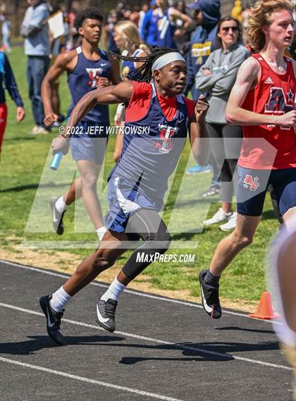 Thumbnail 1 in Apex Lions' Relays photogallery.