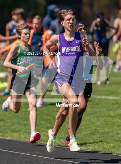 Thumbnail 2 in Apex Lions' Relays photogallery.