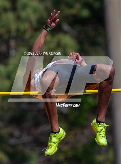 Thumbnail 1 in Apex Lions' Relays photogallery.