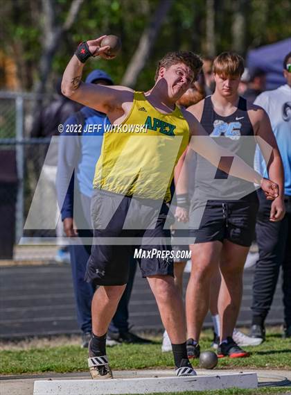 Thumbnail 2 in Apex Lions' Relays photogallery.