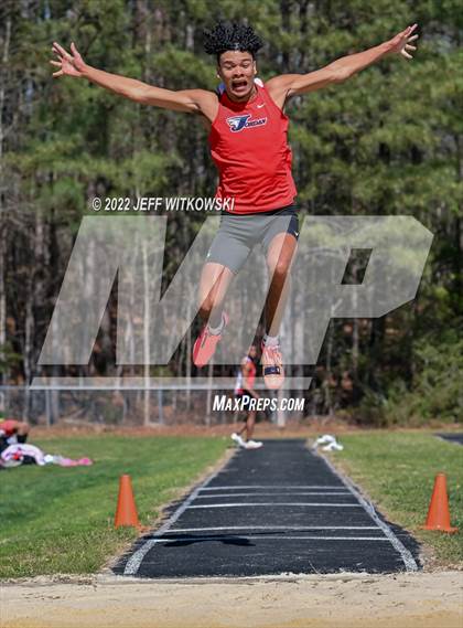 Thumbnail 3 in Apex Lions' Relays photogallery.