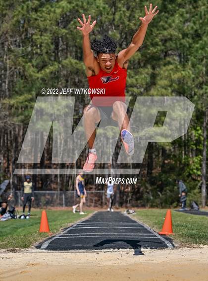 Thumbnail 1 in Apex Lions' Relays photogallery.