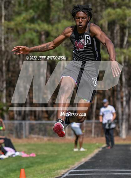 Thumbnail 1 in Apex Lions' Relays photogallery.