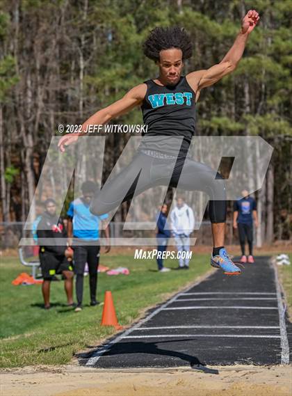 Thumbnail 2 in Apex Lions' Relays photogallery.