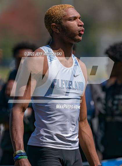 Thumbnail 3 in Apex Lions' Relays photogallery.