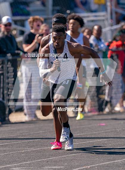 Thumbnail 3 in Apex Lions' Relays photogallery.