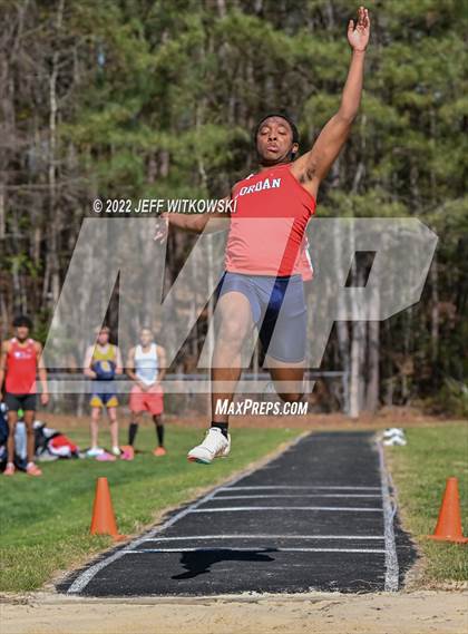 Thumbnail 3 in Apex Lions' Relays photogallery.