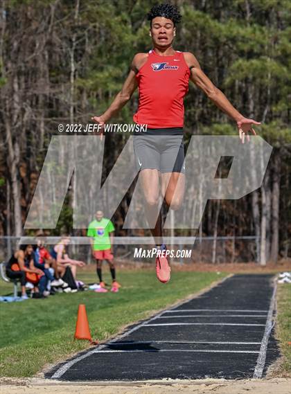Thumbnail 1 in Apex Lions' Relays photogallery.