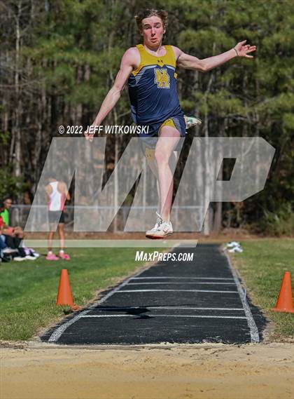 Thumbnail 2 in Apex Lions' Relays photogallery.