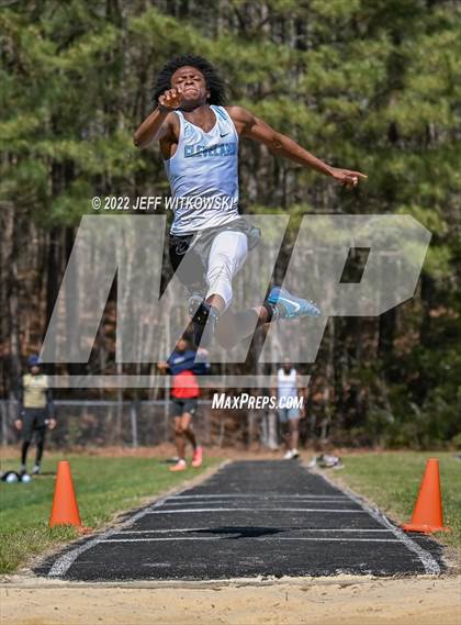 Thumbnail 2 in Apex Lions' Relays photogallery.