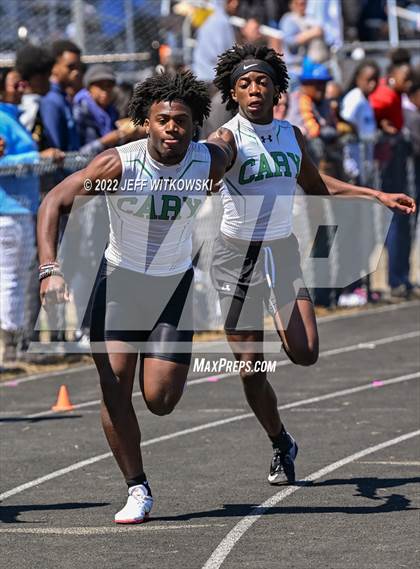 Thumbnail 2 in Apex Lions' Relays photogallery.