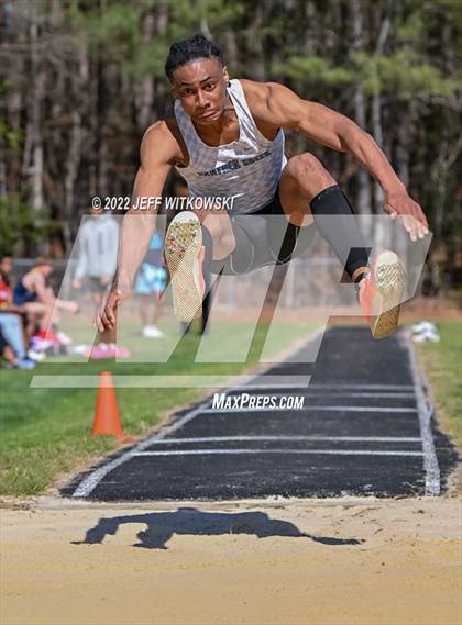 Thumbnail 1 in Apex Lions' Relays photogallery.