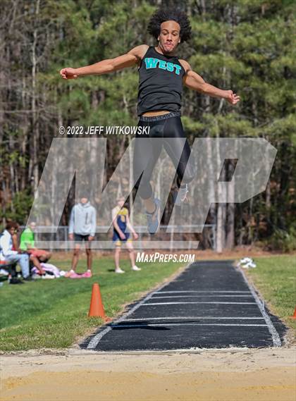 Thumbnail 1 in Apex Lions' Relays photogallery.