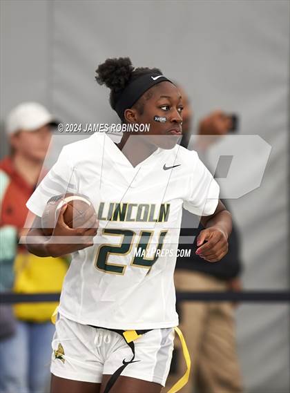 Thumbnail 2 in Lincoln vs Middleburg (Jaguars Preseason Classic) photogallery.