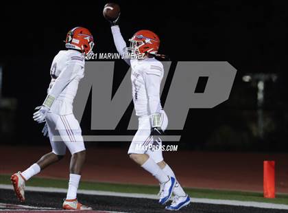 Thumbnail 3 in Oaks Christian vs Westlake photogallery.