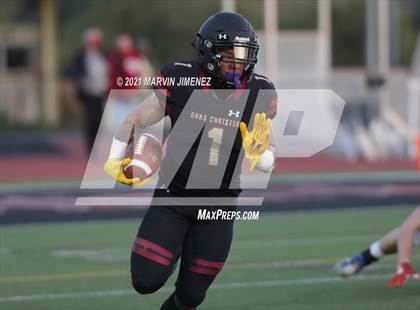 Thumbnail 3 in Oaks Christian vs Westlake photogallery.