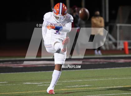 Thumbnail 2 in Oaks Christian vs Westlake photogallery.