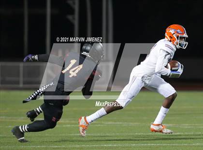 Thumbnail 2 in Oaks Christian vs Westlake photogallery.
