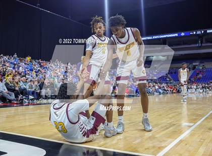 Thumbnail 2 in Beaumont United vs. Mansfield Timberview (UIL 5A State Final) photogallery.