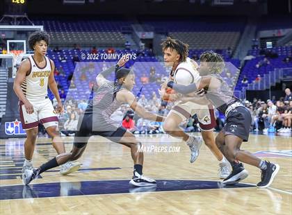 Thumbnail 3 in Beaumont United vs. Mansfield Timberview (UIL 5A State Final) photogallery.