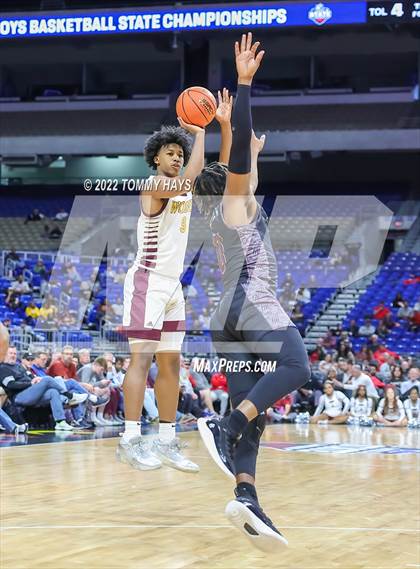 Thumbnail 2 in Beaumont United vs. Mansfield Timberview (UIL 5A State Final) photogallery.