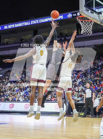 Thumbnail 2 in Beaumont United vs. Mansfield Timberview (UIL 5A State Final) photogallery.