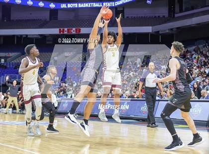 Thumbnail 1 in Beaumont United vs. Mansfield Timberview (UIL 5A State Final) photogallery.
