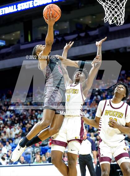 Thumbnail 3 in Beaumont United vs. Mansfield Timberview (UIL 5A State Final) photogallery.