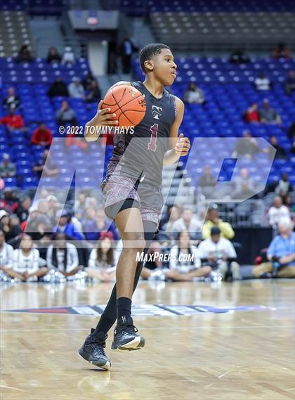 Thumbnail 3 in Beaumont United vs. Mansfield Timberview (UIL 5A State Final) photogallery.
