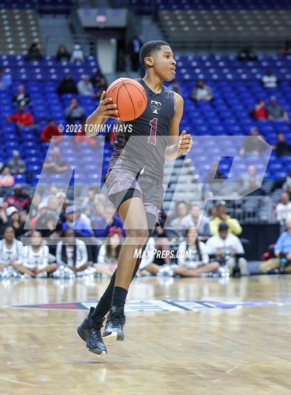 Thumbnail 2 in Beaumont United vs. Mansfield Timberview (UIL 5A State Final) photogallery.