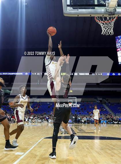 Thumbnail 2 in Beaumont United vs. Mansfield Timberview (UIL 5A State Final) photogallery.