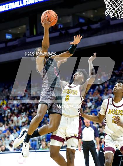 Thumbnail 1 in Beaumont United vs. Mansfield Timberview (UIL 5A State Final) photogallery.