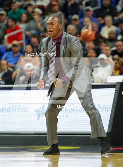 Thumbnail 3 in Beaumont United vs. Mansfield Timberview (UIL 5A State Final) photogallery.