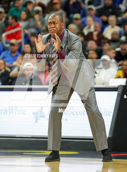 Thumbnail 3 in Beaumont United vs. Mansfield Timberview (UIL 5A State Final) photogallery.