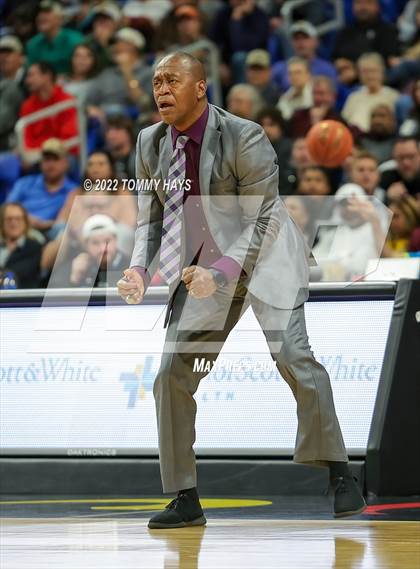 Thumbnail 2 in Beaumont United vs. Mansfield Timberview (UIL 5A State Final) photogallery.