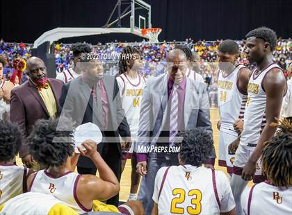 Thumbnail 2 in Beaumont United vs. Mansfield Timberview (UIL 5A State Final) photogallery.