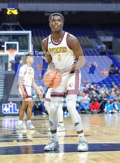 Thumbnail 1 in Beaumont United vs. Mansfield Timberview (UIL 5A State Final) photogallery.