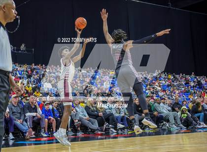 Thumbnail 2 in Beaumont United vs. Mansfield Timberview (UIL 5A State Final) photogallery.