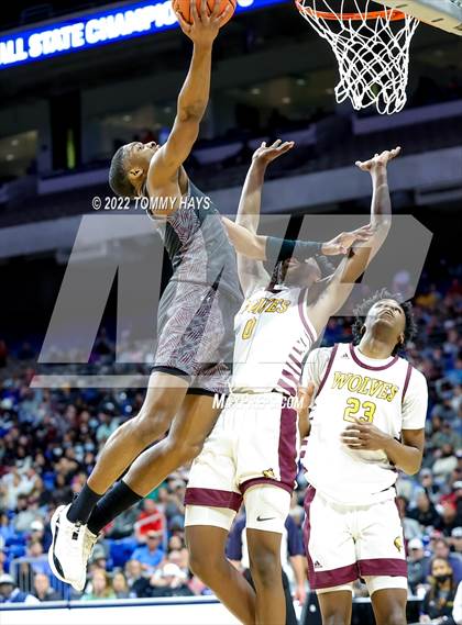 Thumbnail 1 in Beaumont United vs. Mansfield Timberview (UIL 5A State Final) photogallery.