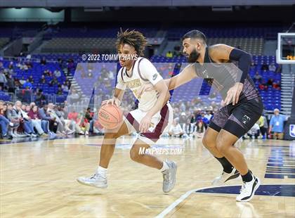 Thumbnail 2 in Beaumont United vs. Mansfield Timberview (UIL 5A State Final) photogallery.
