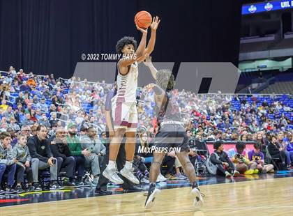 Thumbnail 3 in Beaumont United vs. Mansfield Timberview (UIL 5A State Final) photogallery.