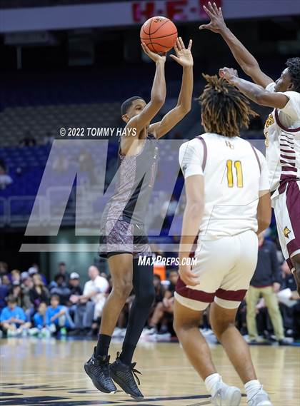 Thumbnail 3 in Beaumont United vs. Mansfield Timberview (UIL 5A State Final) photogallery.