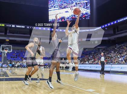 Thumbnail 2 in Beaumont United vs. Mansfield Timberview (UIL 5A State Final) photogallery.