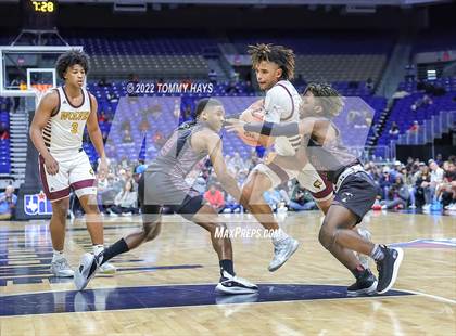 Thumbnail 1 in Beaumont United vs. Mansfield Timberview (UIL 5A State Final) photogallery.