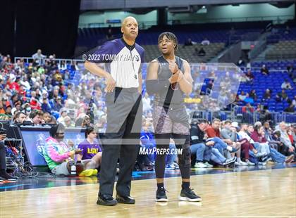 Thumbnail 3 in Beaumont United vs. Mansfield Timberview (UIL 5A State Final) photogallery.