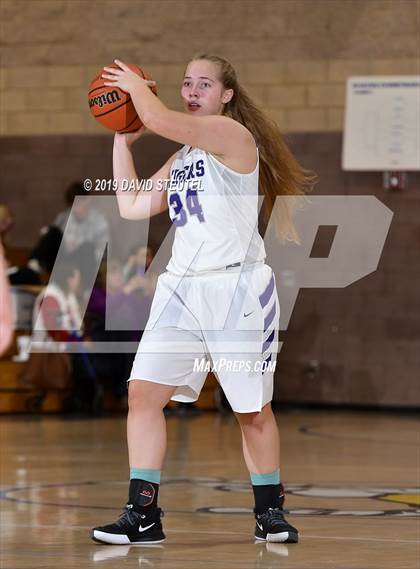 Thumbnail 2 in River Valley vs. Oroville (Chavez Christmas Classic) photogallery.