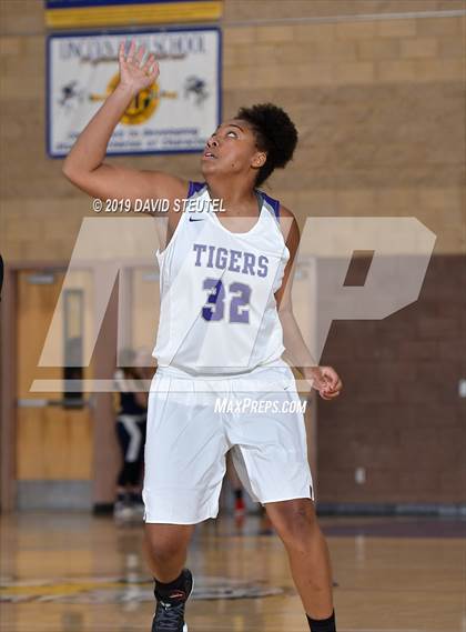 Thumbnail 3 in River Valley vs. Oroville (Chavez Christmas Classic) photogallery.