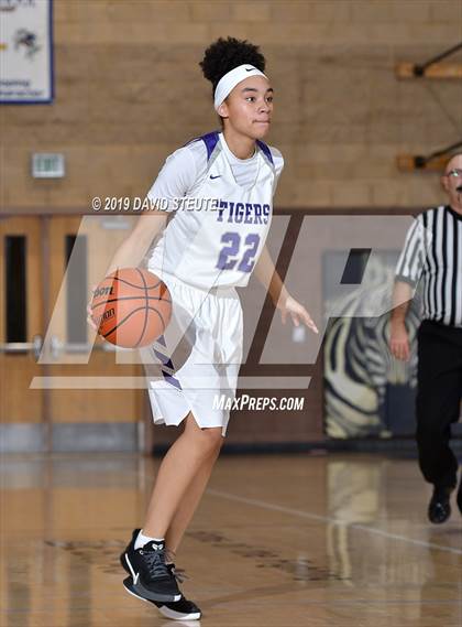 Thumbnail 2 in River Valley vs. Oroville (Chavez Christmas Classic) photogallery.